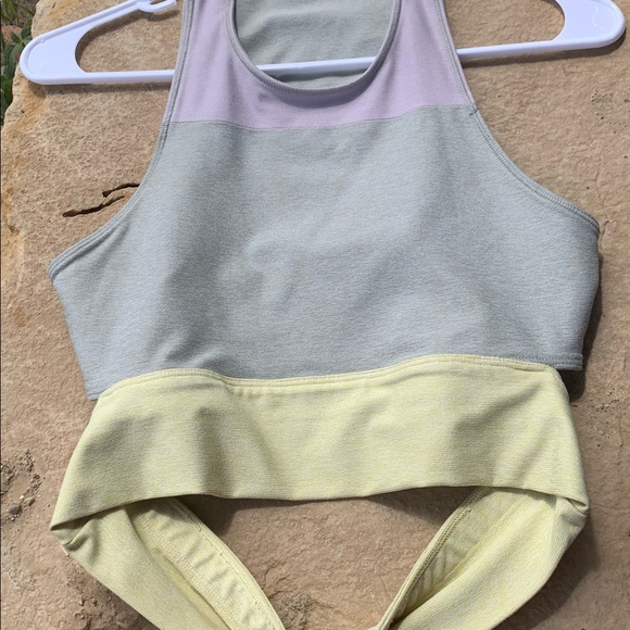 Outdoor Voices Slashback crop - Picture 3 of 5